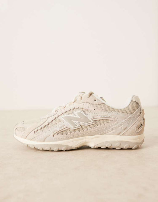 New Balance 204L scallop trainers in cream