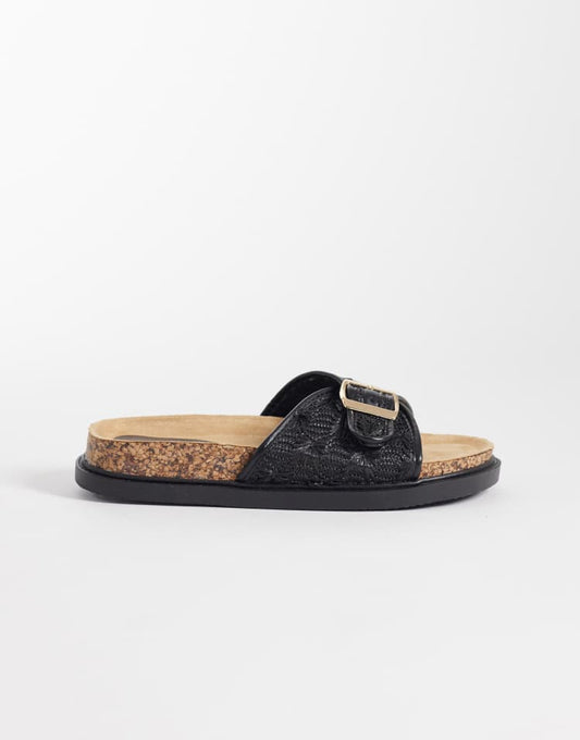 Glamorous flat woven sandals in black