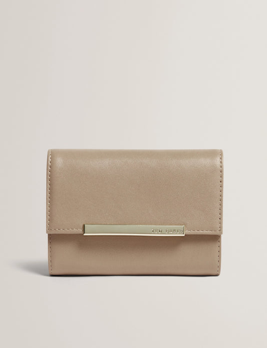 Rylah Bar Detail Small Leather Purse Camel