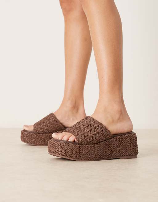 Teagan flatform footbed wedges in chocolate raffia