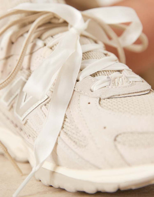 New Balance 204L scallop trainers in cream