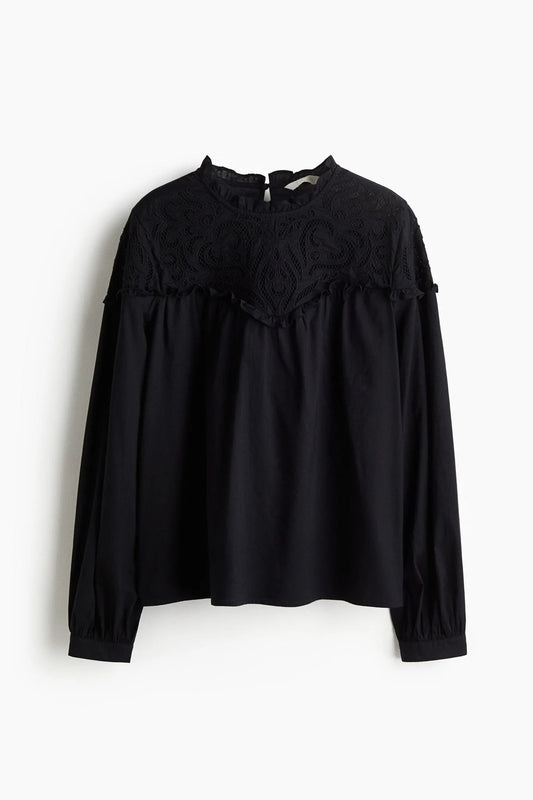 Broderie anglaise-detail blouse