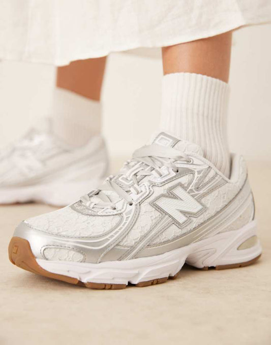 New Balance 740 lace trainers in white